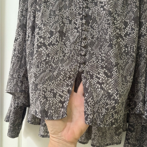 Free People Black and White Patterned Blouse - Picture 7 of 7